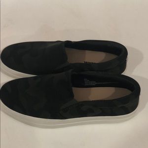 Cushionaire camo slip on flats